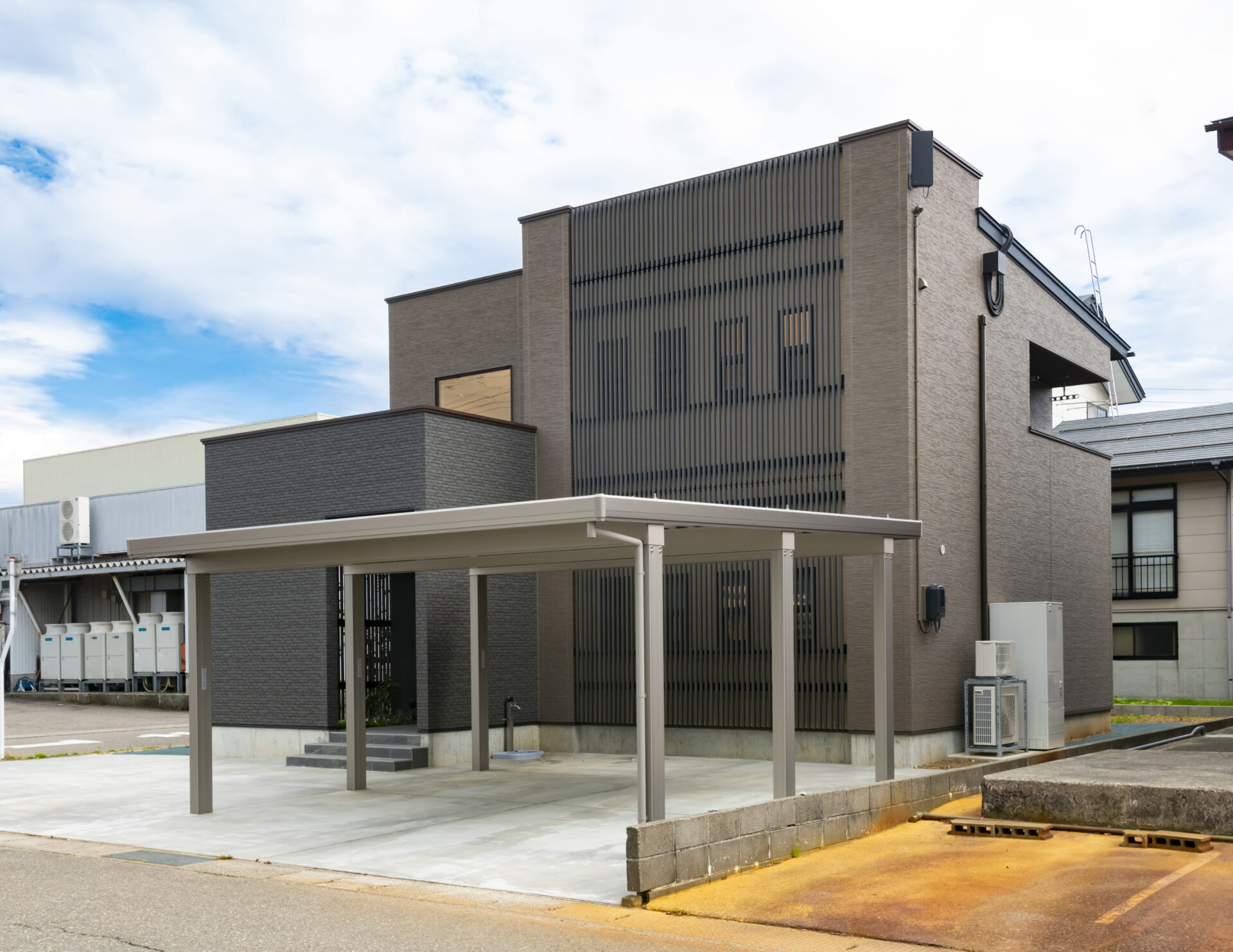 勾配天井と本格和室にこだわった邸宅画像-1