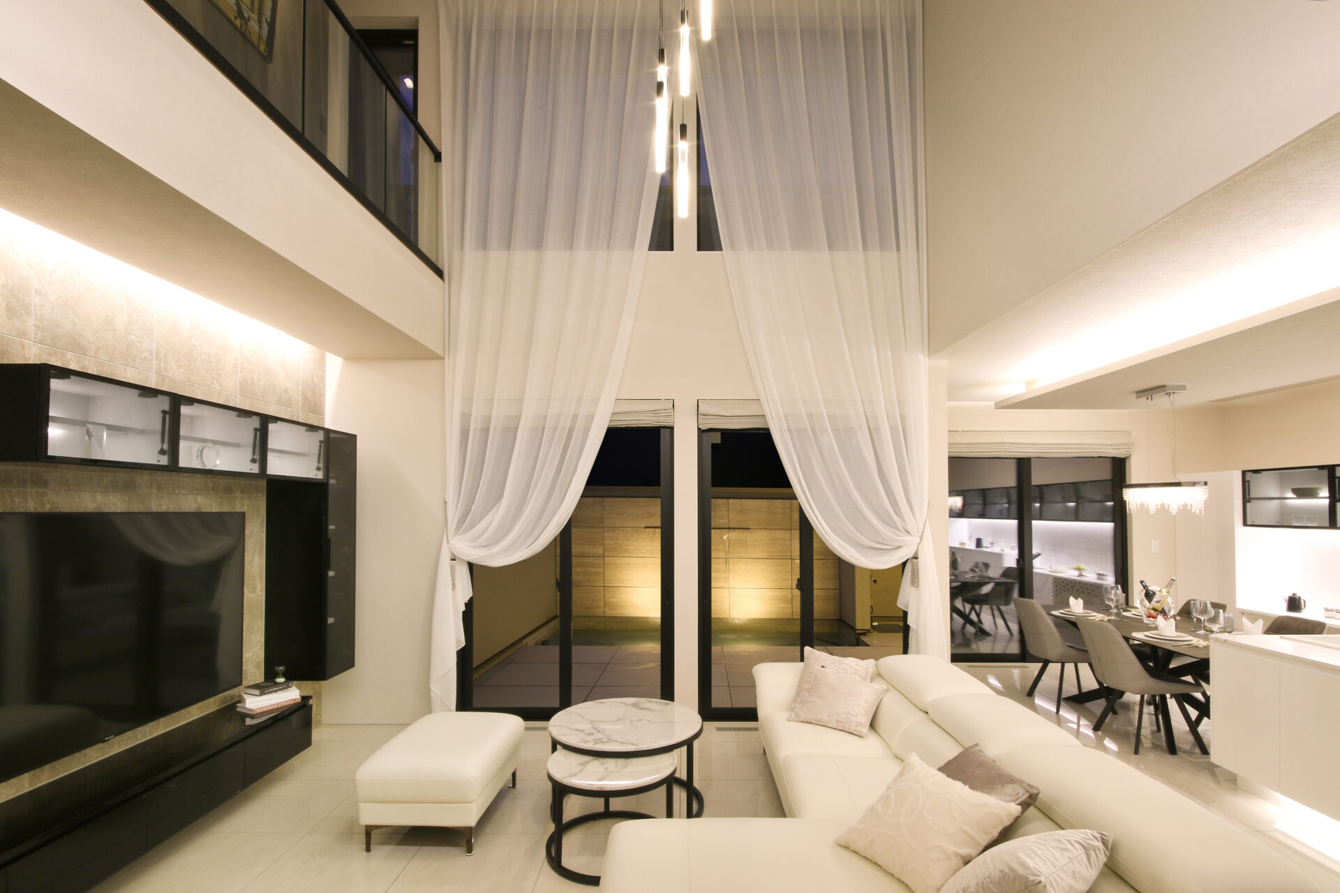 他には無い圧倒的リゾート感。イタリアンラグジュアリーデザインの白い家