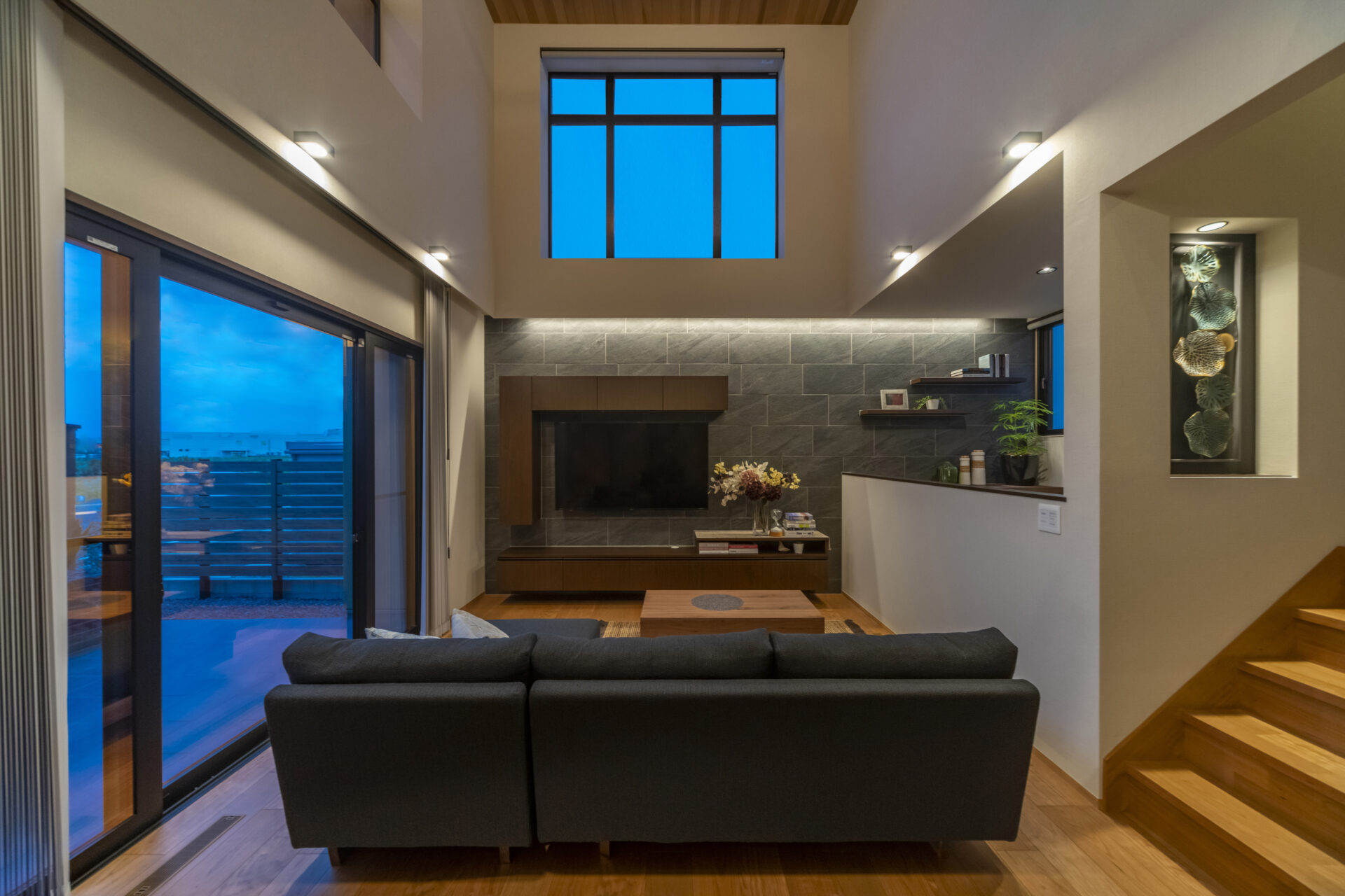 屋上と美しい日本の建築を現代のデザインに生まれ変わらせた和モダンラグジュアリーの邸宅メインビジュアル