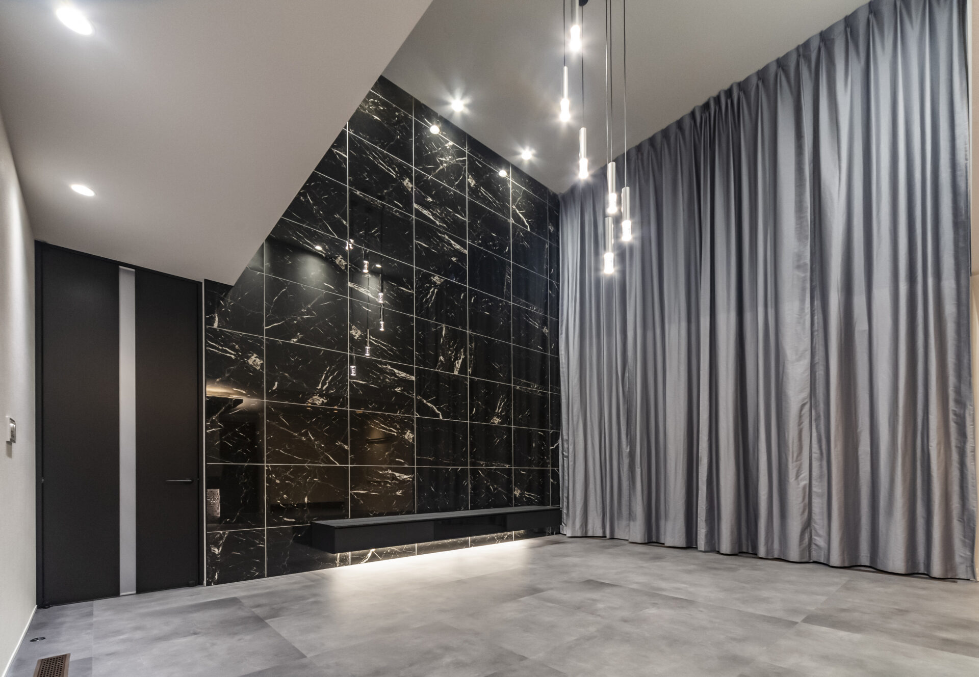 黒が主役のホテルライク。画像-2