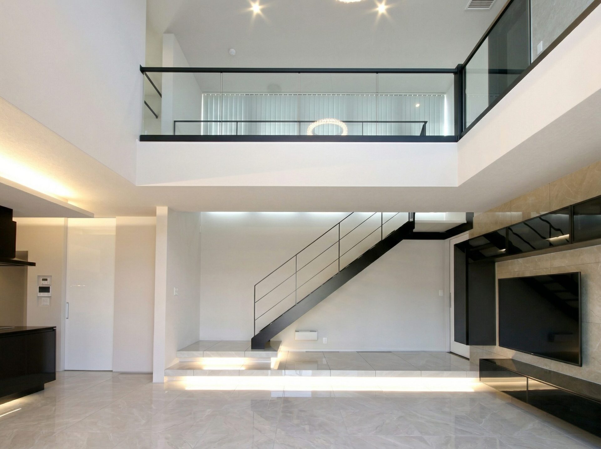 光が透き通る、透明な美学。