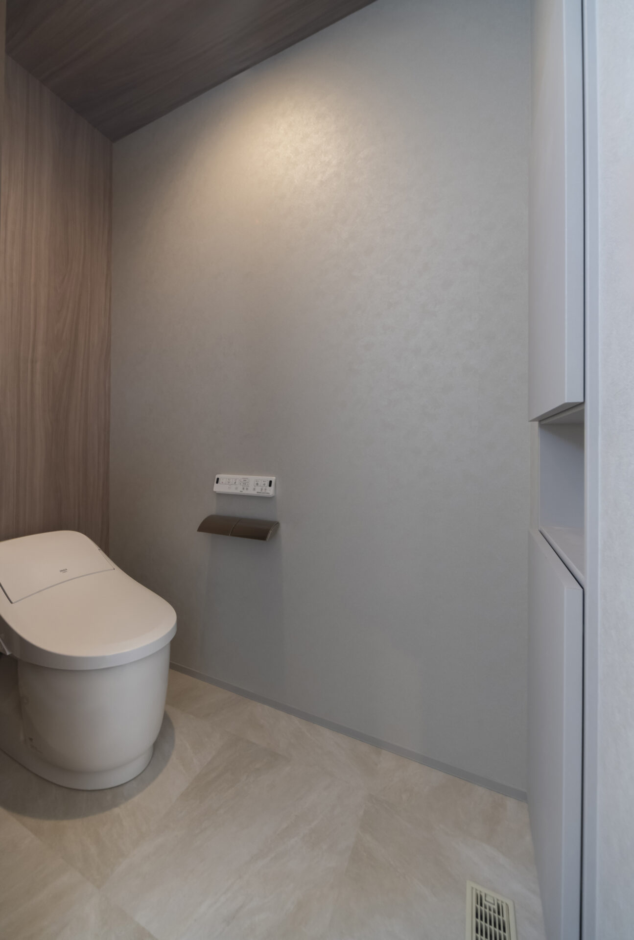 中庭とガレージが響き合う、静謐な平屋。画像-8