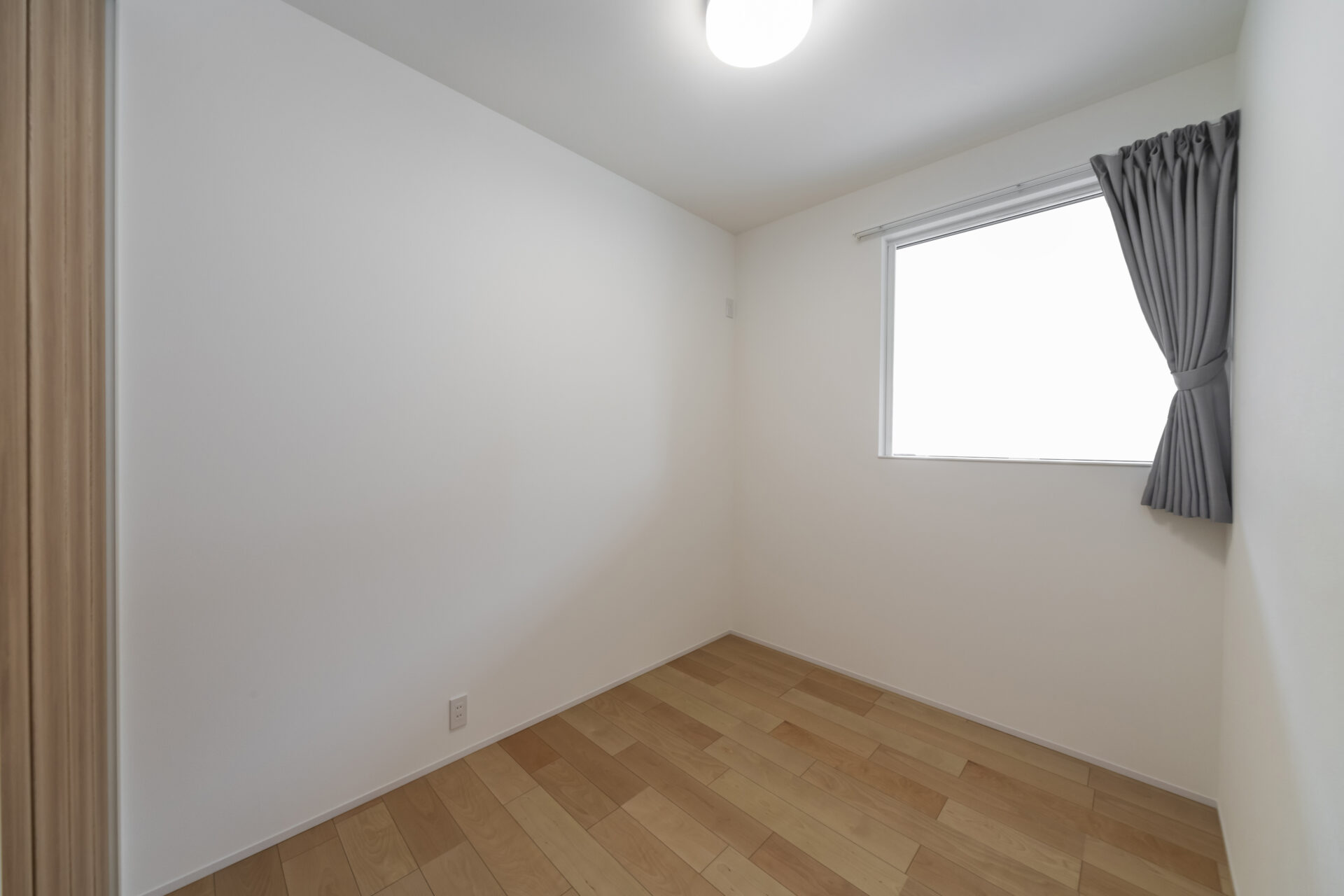 中庭とガレージが響き合う、静謐な平屋。画像-12